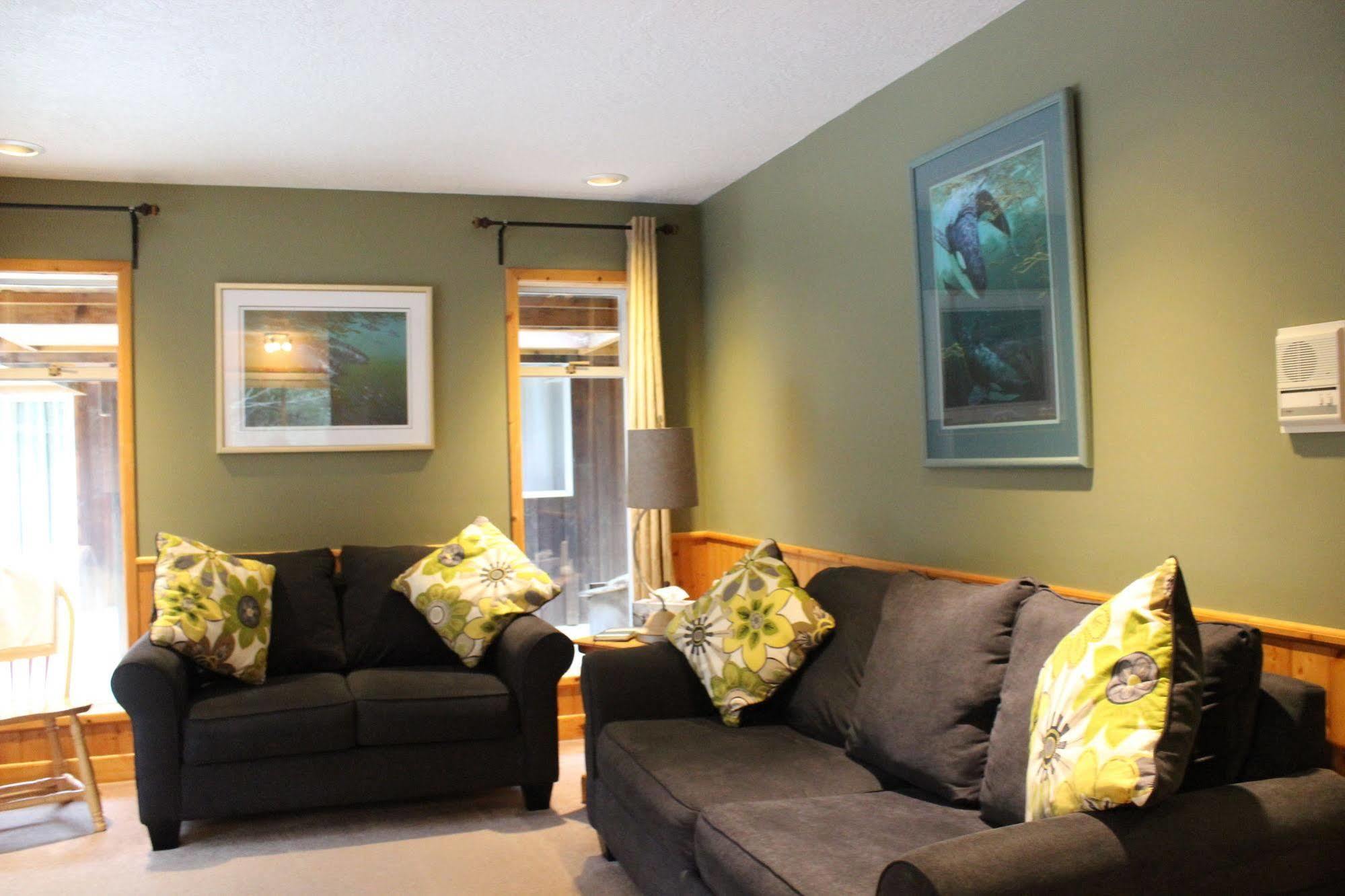 Sea Star Suites Tofino Exterior photo
